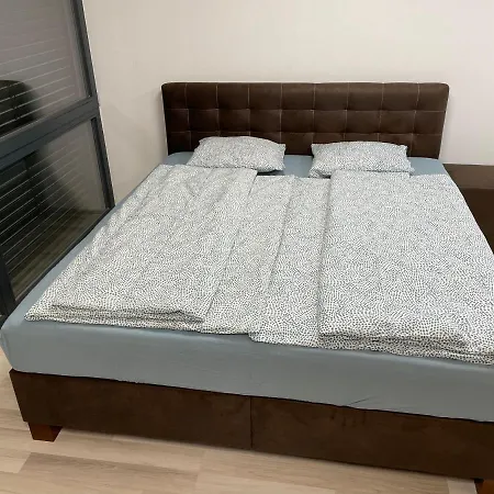 Διαμέρισμα Moderny Novy S Bezplatnym Parkovanim V Objekte, Self-checking *