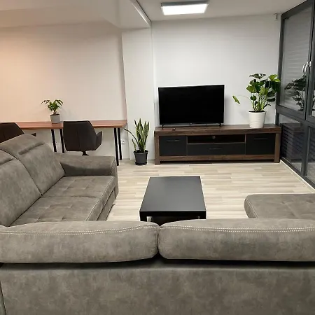 Moderny Novy S Bezplatnym Parkovanim V Objekte, Self-checking דירה