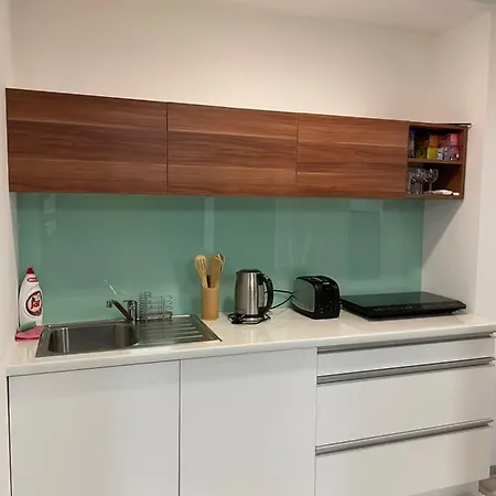 Moderný Nový S Bezplatným Parkovaním V Objekte, Self-checking Apartmán