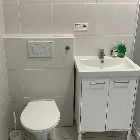 Moderný Nový S Bezplatným Parkovaním V Objekte, Self-checking Apartmán *