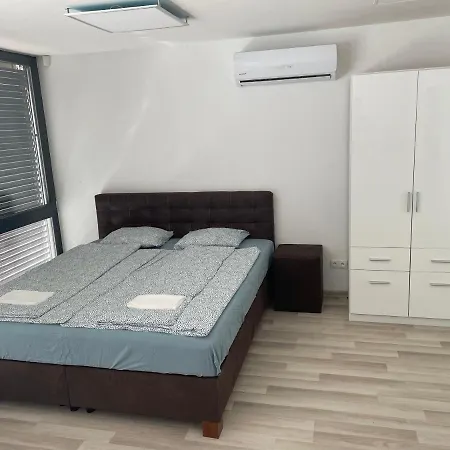 Moderný Nový S Bezplatným Parkovaním V Objekte, Self-checking *
